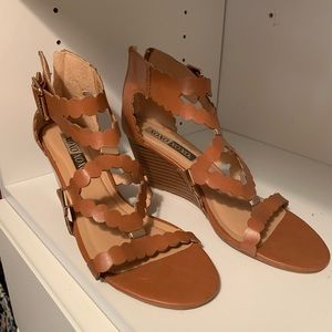 XOXO scallop edge wedges